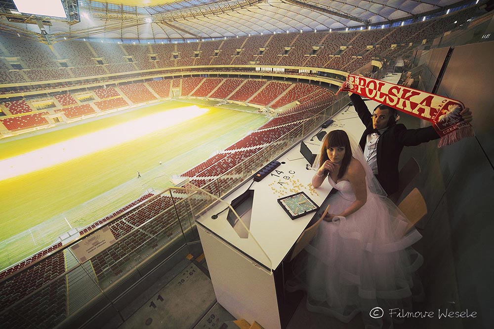 sesja zdjęciowa ślubna na boisku
